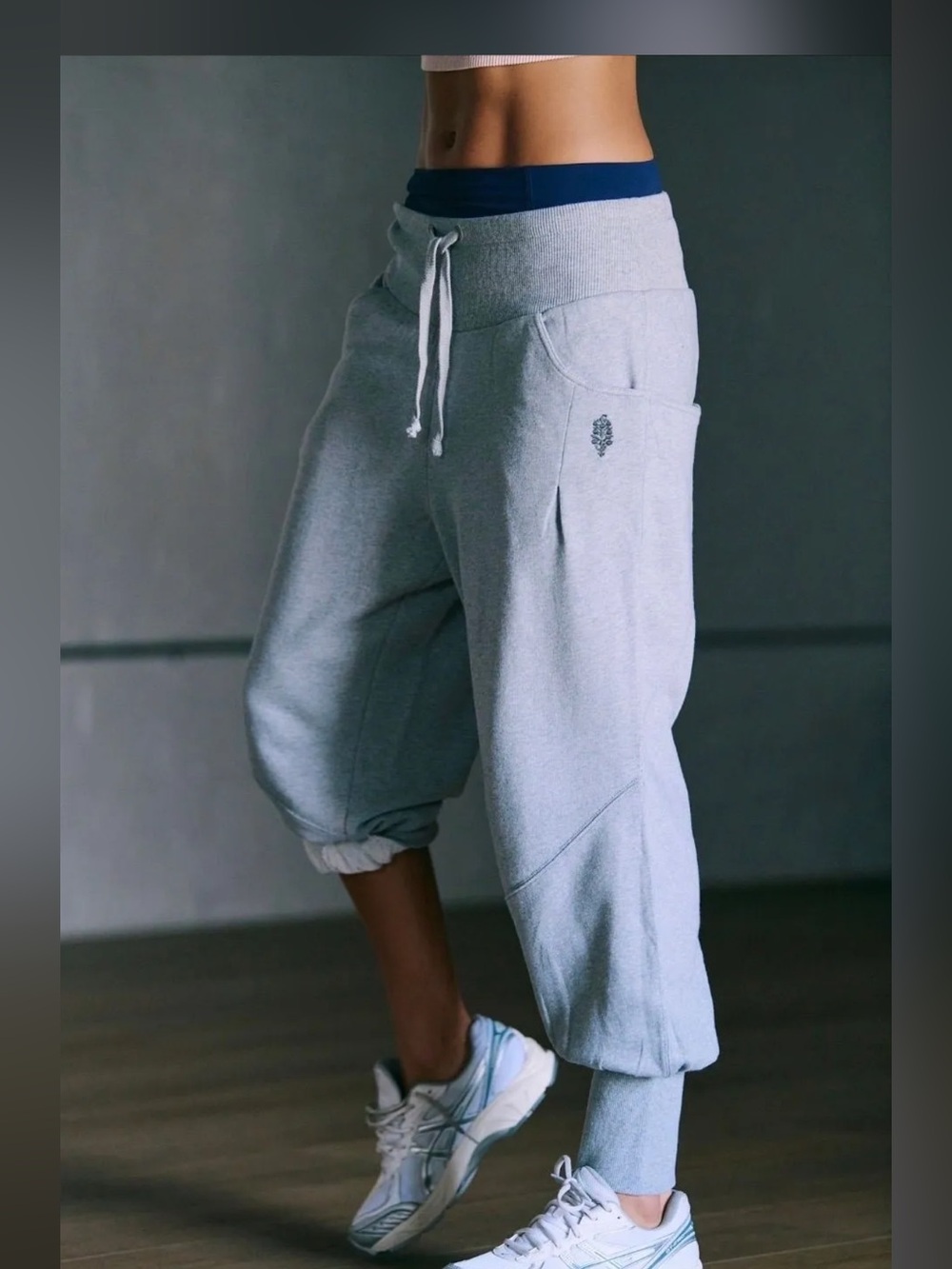 Free People Gray Jogger Sweatpants NWT size medium - Picture 2 of 9